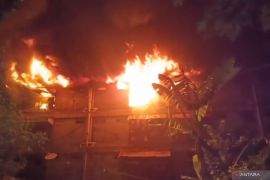 Seorang wanita lansia meninggal dalam kebakaran di lantai empat rusun Klender Jaktim