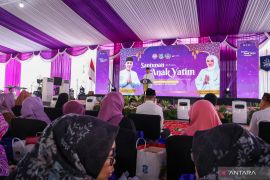 Pemkot dan GOW Surabaya berikan santunan 1.005 anak yatim