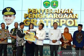 Gubernur serahkan program umroh dan perjalanan religi di Kutim