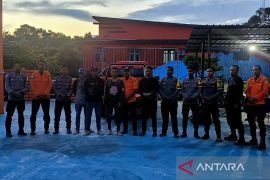 Tim SAR Natuna temukan 3 orang pencari gaharu hilang di hutan