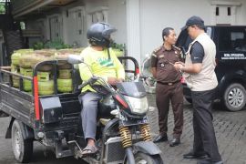 Disdag HSS tingkatkan pengawasan jaga stok LPG 3 kilogram