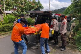 Seorang pria lansia di Kabupaten Pasaman ditemukan meninggal di kursi tamu