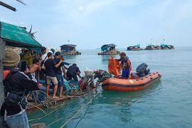 Tim SAR Gabungan evakuasi penambang timah tenggelam di Pantai Penganak