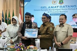 Ketua MPR dukung program Sekolah Gratis dan Jalan Desa di Banten