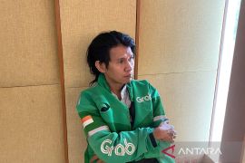 Penjual bubur dan ojek daring terbantu oleh Sekolah Rakyat Margaguna