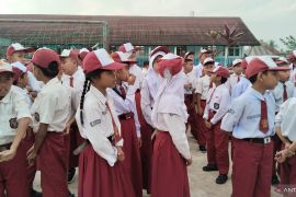 Hari pertama masuk sekolah di Palembang, wali murid tak perlu rebutan kursi