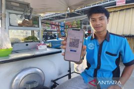 Pedagang bakso gerobak di Palangka Raya sadar pentingnya digitalisasi keuangan