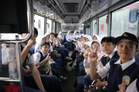 Ke sekolah, pelajar Kota Tangerang diajak naik bus dan angkot gratis