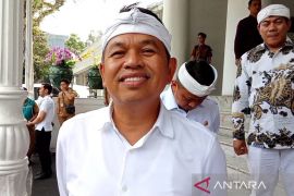 Gubernur Jabar janji keluarkan dana untuk meja kursi imbas tambah rombel