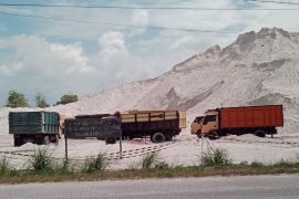 Anggota DPRD Belitung minta bupati hentikan pengiriman pasir PT. AKU