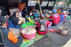 Dinsos Mataram kurangi produksi nasi bungkus bagi korban banjir