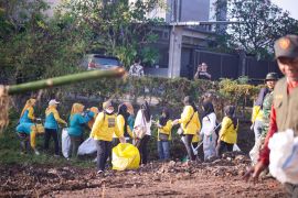 DLH: Sampah banjir Mataram bebas pembayaran KJP di TPA