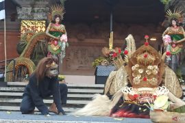 Duta seni Kabupaten Badung tampilkan kesenian Parade Ngelawang