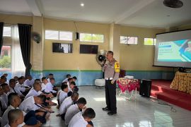 Dirlantas Polda Babel sosialisasikan keselamatan lalu lintas di SMKN 4 Pangkalpinang