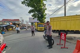 Polres Pasaman Barat kerahkan personel amankan kemacetan di lima SPBU