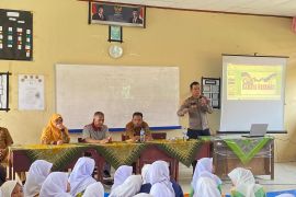 "Polisi go to School" edukasi siswa bahaya Narkoba di Pasaman