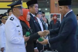 Bupati lantik 157 pejabat administrator dan pengawas lingkup Pemkab Tala