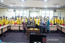 Universitas Lambung Mangkurat beri bantuan modal usaha 25 kelompok mahasiswa