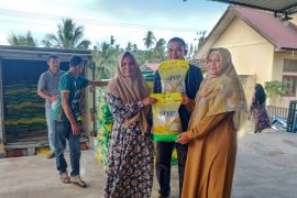 Pemkab dan Bulog salurkan 13 ton beras murah untuk warga Aceh Jaya