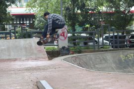 Taman Pramuka Bandung tempat favorit bermain skateboard, berikut trik papan skate!