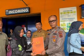 Ketum  KONI Jambi lepas jenazah Oki Yusmika ke pemakaman di Bungo