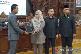Pemkab-DPRD Batang  sepakati bersama Raperda APBD 2025