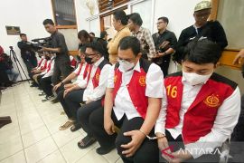 Sidang tuntutan judol Komdigi klaster pegawai-agen juga ditunda