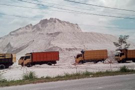 Bupati Belitung akan panggil PT AKU terkait aktivitas pengiriman pasir