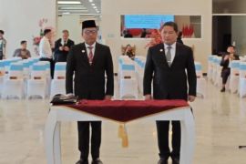 Gubernur Yulius Lantik Tahlis Galang sebagai Sekprov Sulut