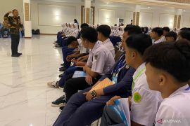 Wamendikdasmen Fajar Riza Ul Haq motivasi siswa baru di Garut