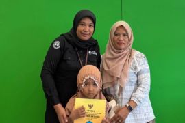 BPJS Ketenagakerjaan Pasaman Barat salurkan beasiswa anak alm Ujang Pitra