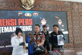 Polres Temanggung menahan mantan kades bacok isteri
