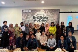 Mahasiswa Sekolah Vokasi Undip edukasi pemasaran digital ke UMKM