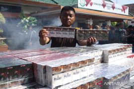 Cegah rokok ilegal masuk sekolah, Disperindag Lombok Barat turun tangan