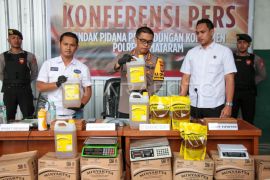 Curang! Pengusaha di Mataram edarkan MinyaKita tak sesuai takaran