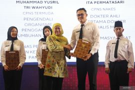 Penyerahan SK dan pembekalan CPNS serta PPPK Jawa Timur