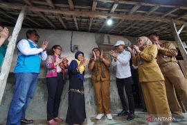 PLN donasikan sambungan listrik gratis 33 ribu keluarga kurang mampu