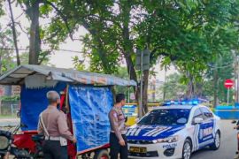 Dishub Tangerang libatkan polisi tindak tegas parkir liar di jalan Irigasi Sipon