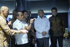 Menteri Bahlil resmikan Migas Corner ITS berbasis metaverse