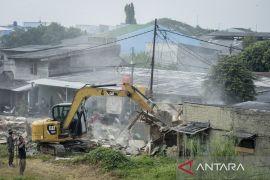 Pembongkaran bangunan liar di Tangerang