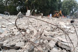 Penertiban bangunan liar di Karawang sempat diprotes warga