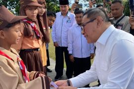 Wako Ramlan dan Baznas salurkan zakat Bukittinggi Cerdas