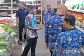 Disdagin Bogor: Beras kemasan diduga oplosan masih beredar di Cibinong