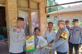 Polsek Pasaman bantu warga kurang mampu melalui program Jumat berkah