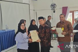 Bangka Tengah serahkan sertifikat PTSL kepada warga dua desa