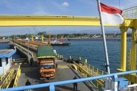 Peningkatan volume kendaraan di Pelabuhan Jangkar