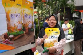 PTPN IV PalmCo distribusikan 7,5 ton beras SPHP di enam titik awal