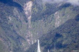 Tumpukan sedimen Gunung Marapi di Sumbar munculkan aliran air yang berbahaya