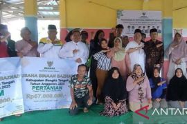 Pemkab Bangka Tengah salurkan Rp130 juta bantuan usaha golongan mustahik