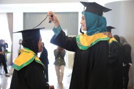 BKKBN Babel wisuda 100 peserta didik Sekolah Lansia
